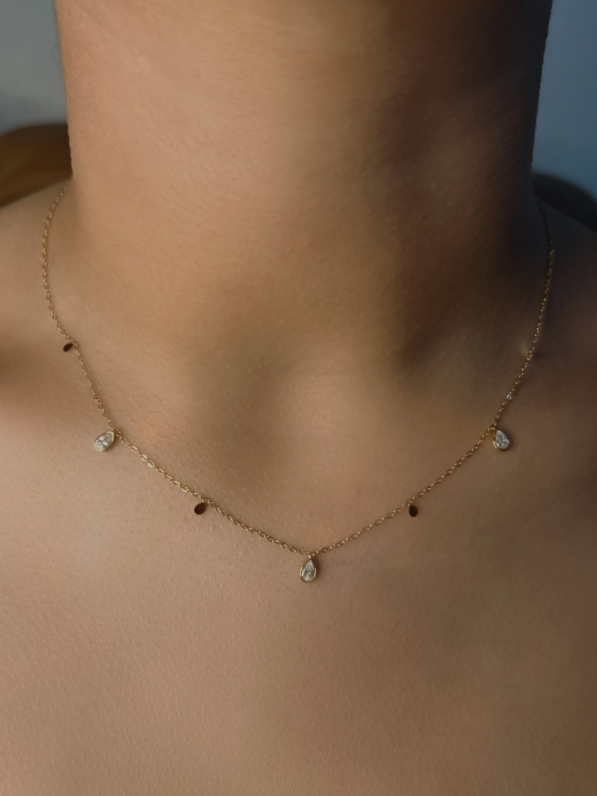 ティアドロップキュービックジルコニアネックレス