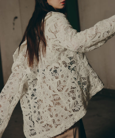 WHITE / F