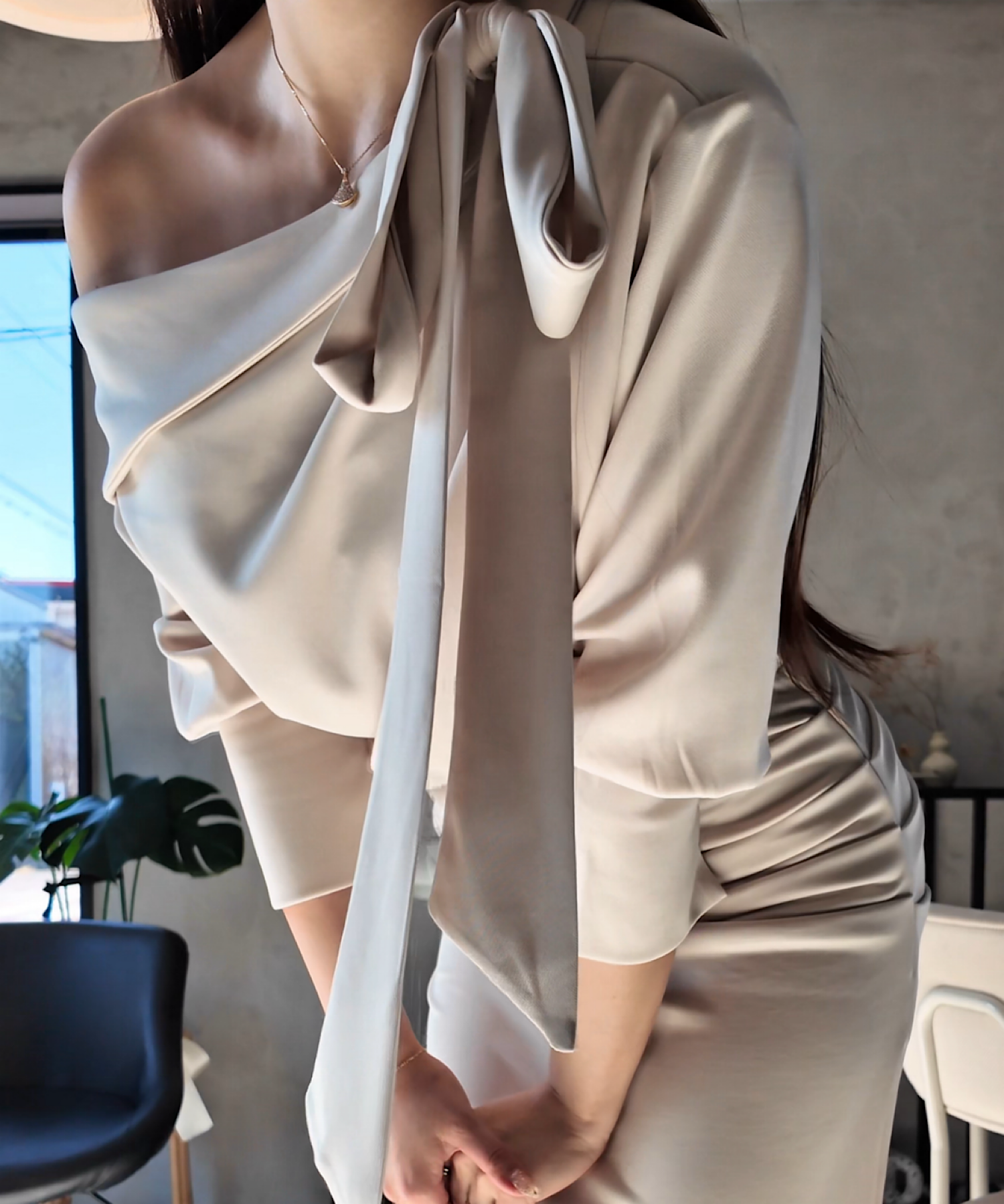 スカーフドレープワンピース/ Scarf Drape Dress – Graceful Off-Shoulder Silhouette