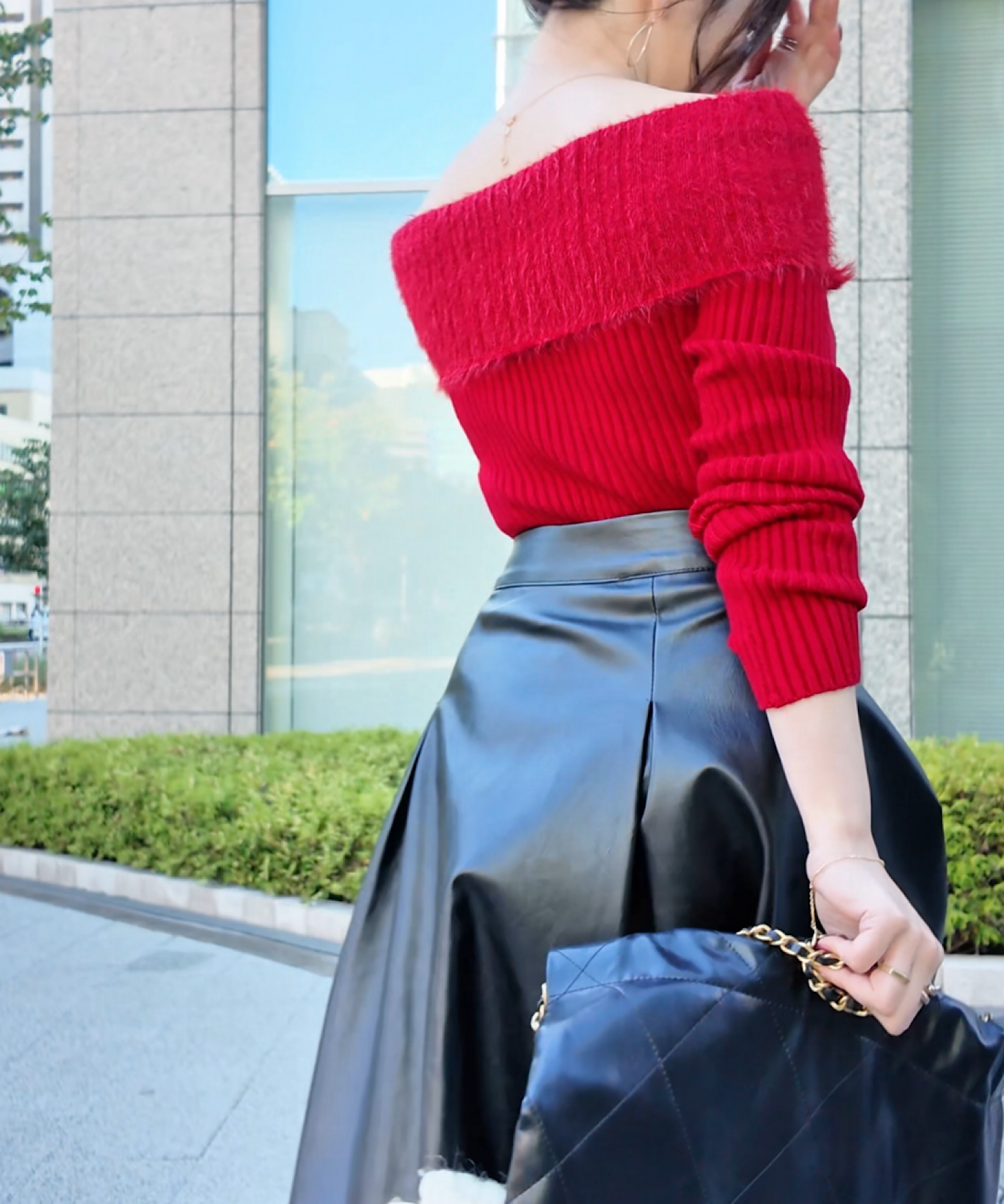 ワイドファーオフショルダートップス / Wide Fur Off-Shoulder Tops