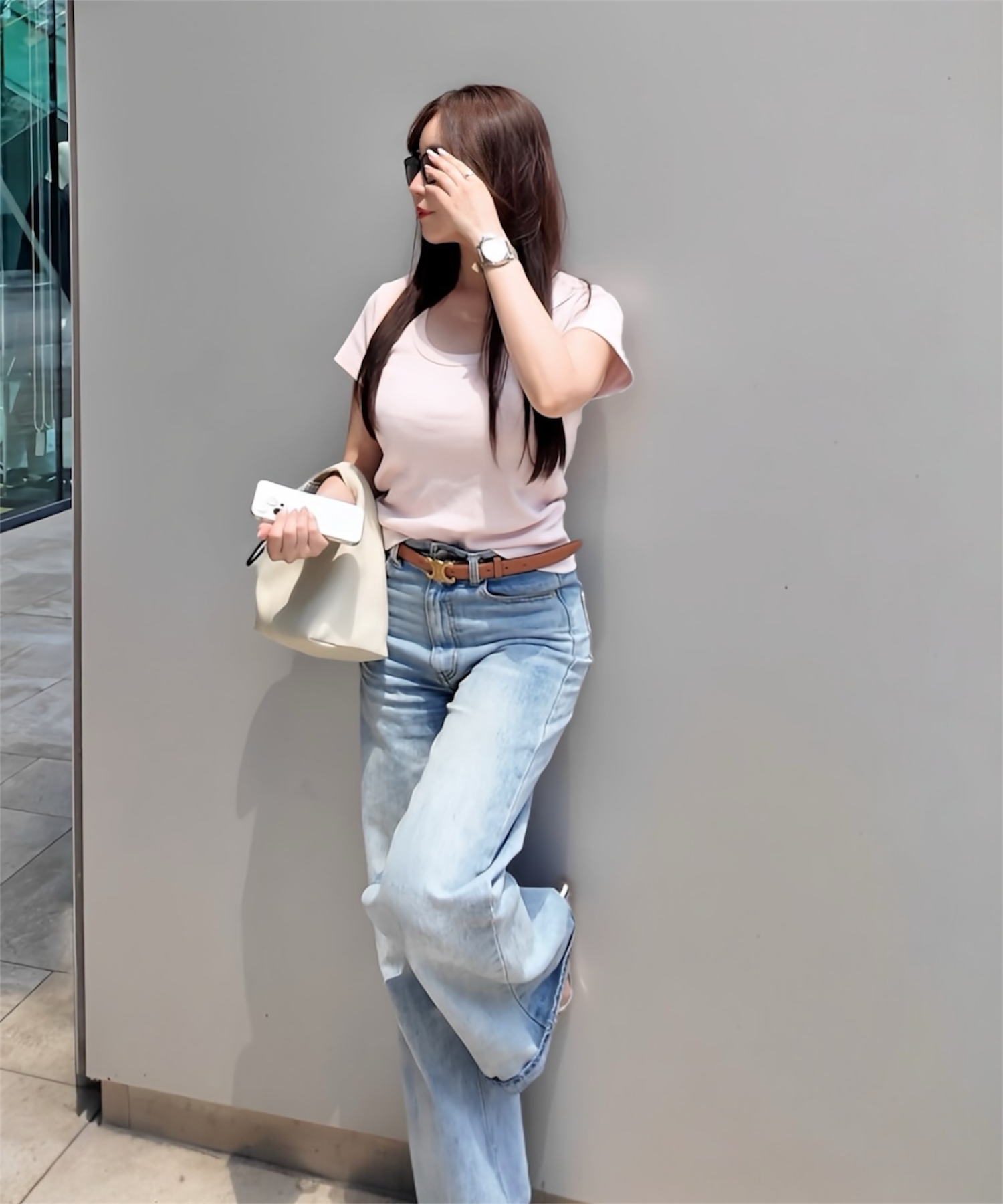 ラウンドネック フィットTシャツ ― さりげなく整う、美シルエット ―