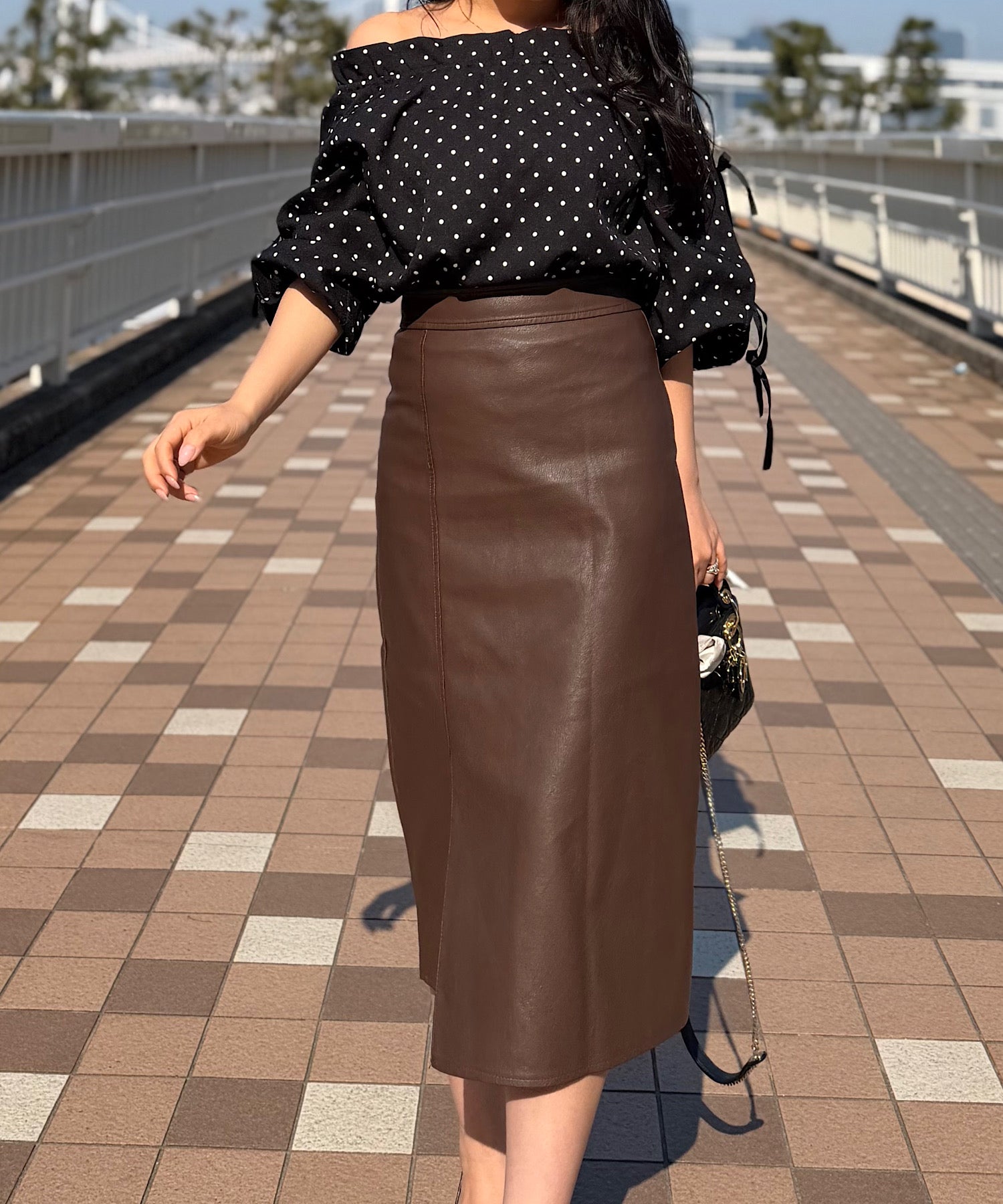 エコレザー サイドスリット Iラインスカート