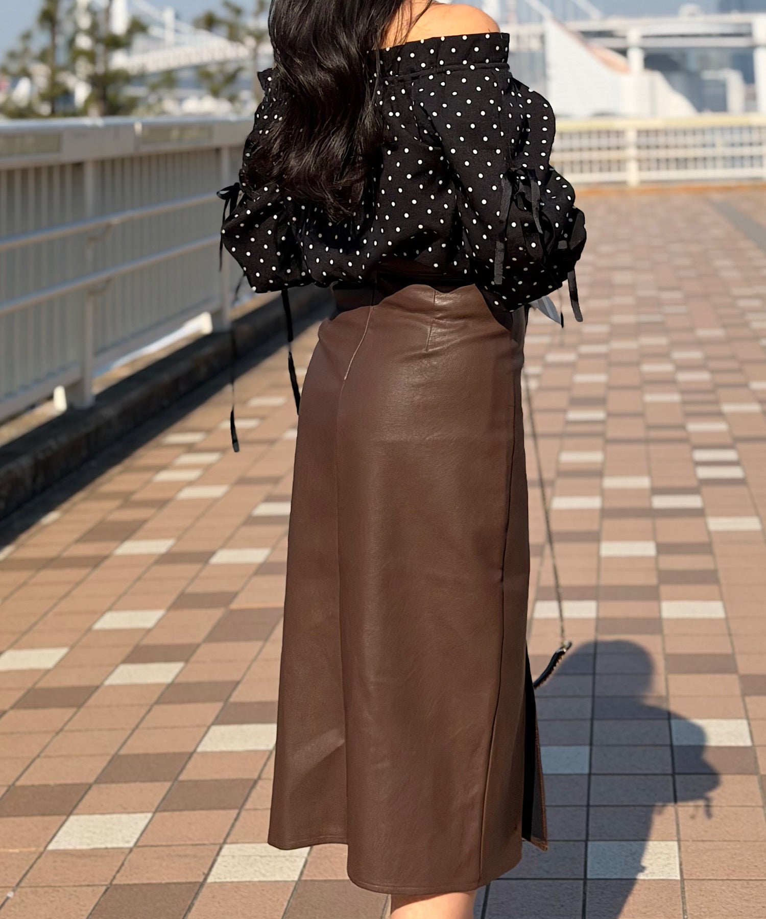 エコレザー サイドスリット Iラインスカート