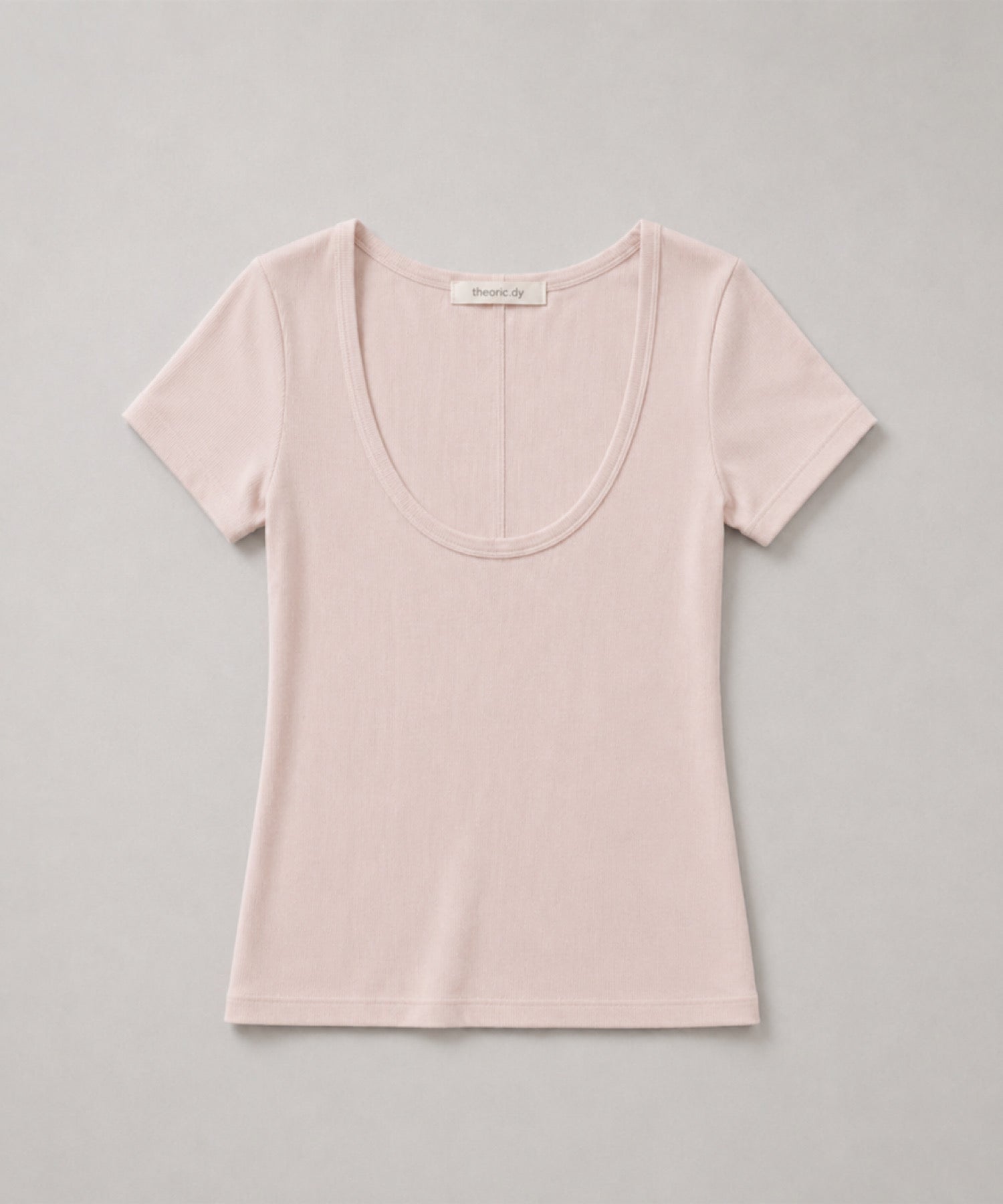 ラウンドネック フィットTシャツ ― さりげなく整う、美シルエット ―