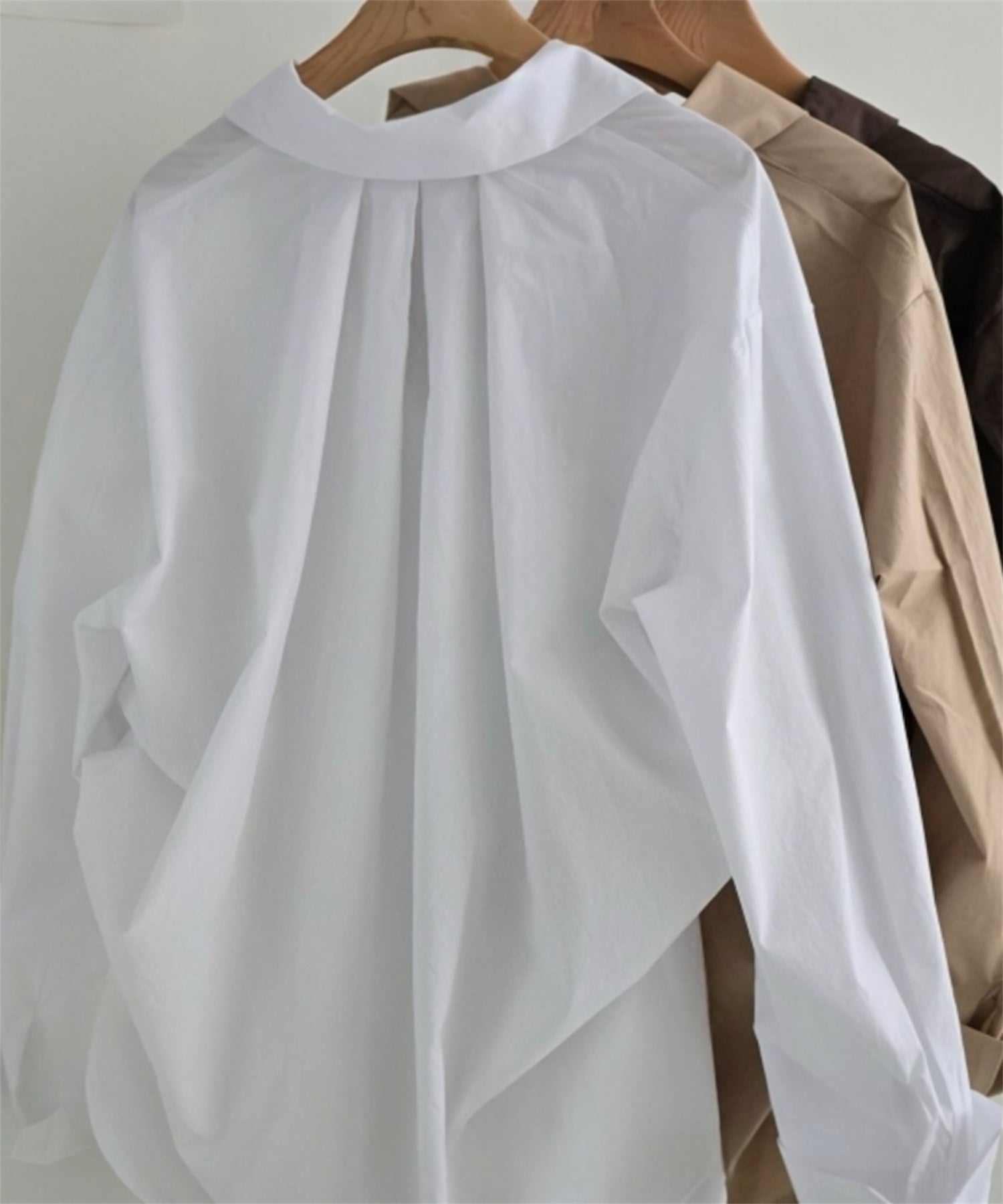 バックデザインシャツ