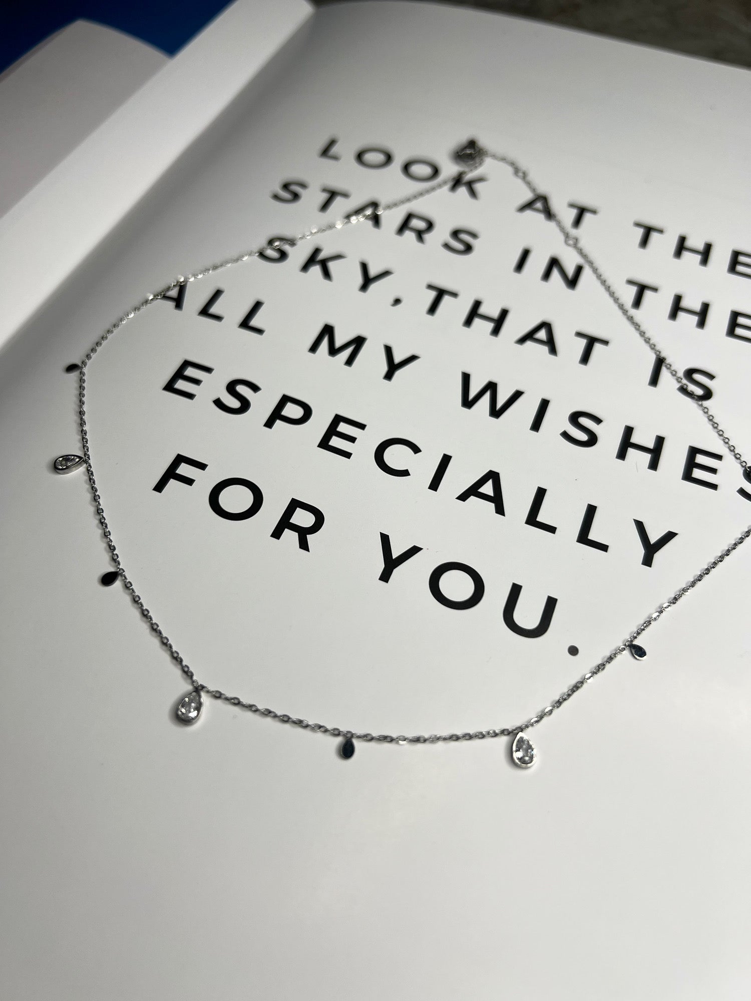 ティアドロップキュービックジルコニアネックレス