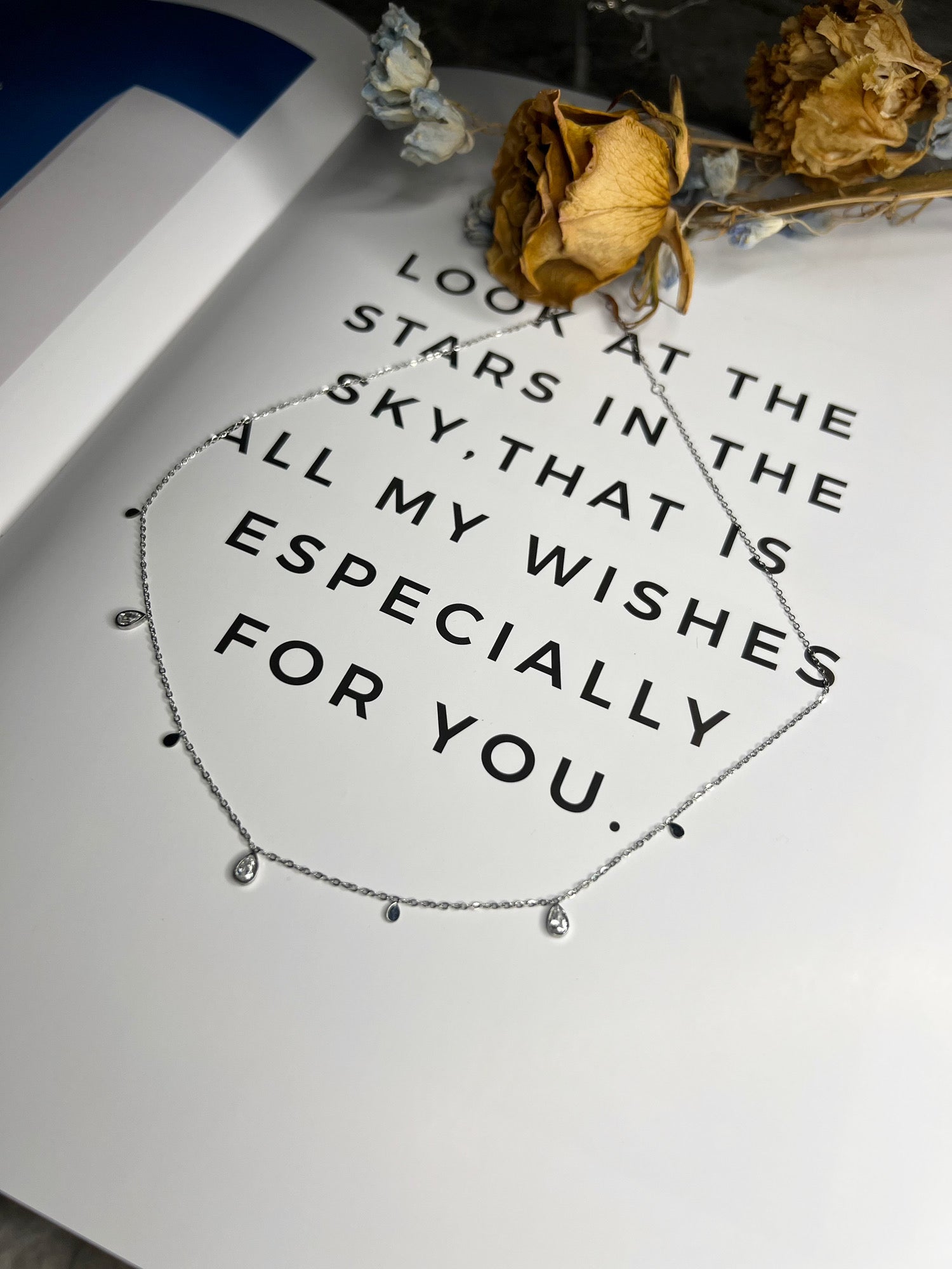 ティアドロップキュービックジルコニアネックレス