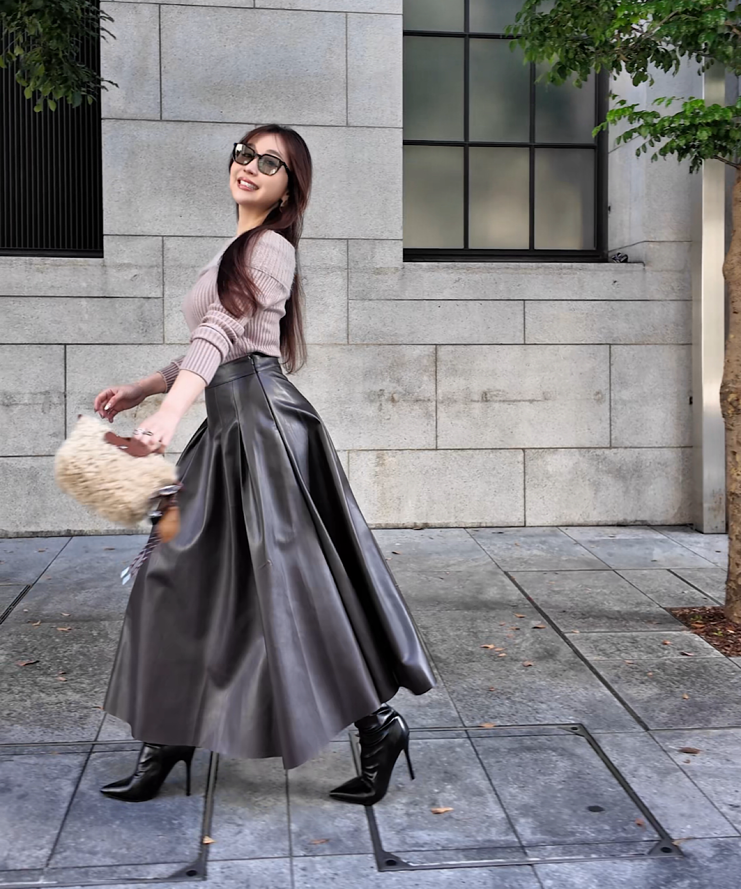 ヘップバーンレザーロングフレアスカート | THEODORIC.dy公式通販