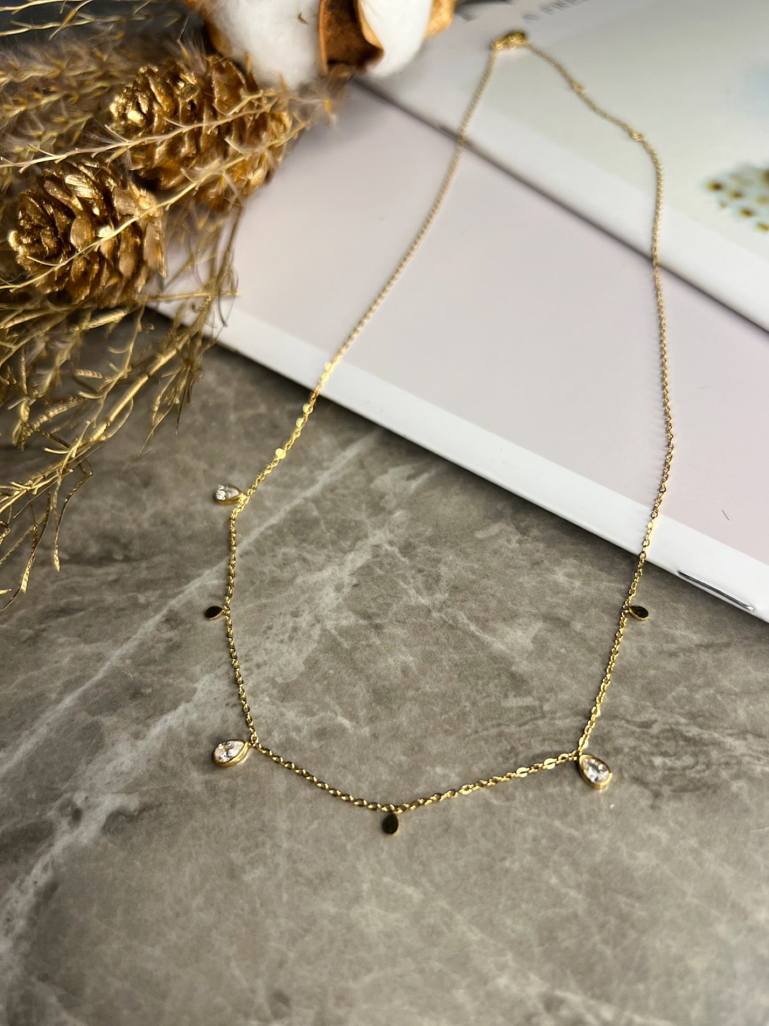 ティアドロップキュービックジルコニアネックレス