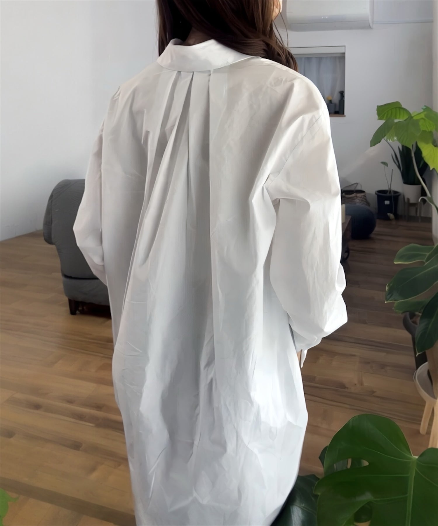 バックデザインシャツ