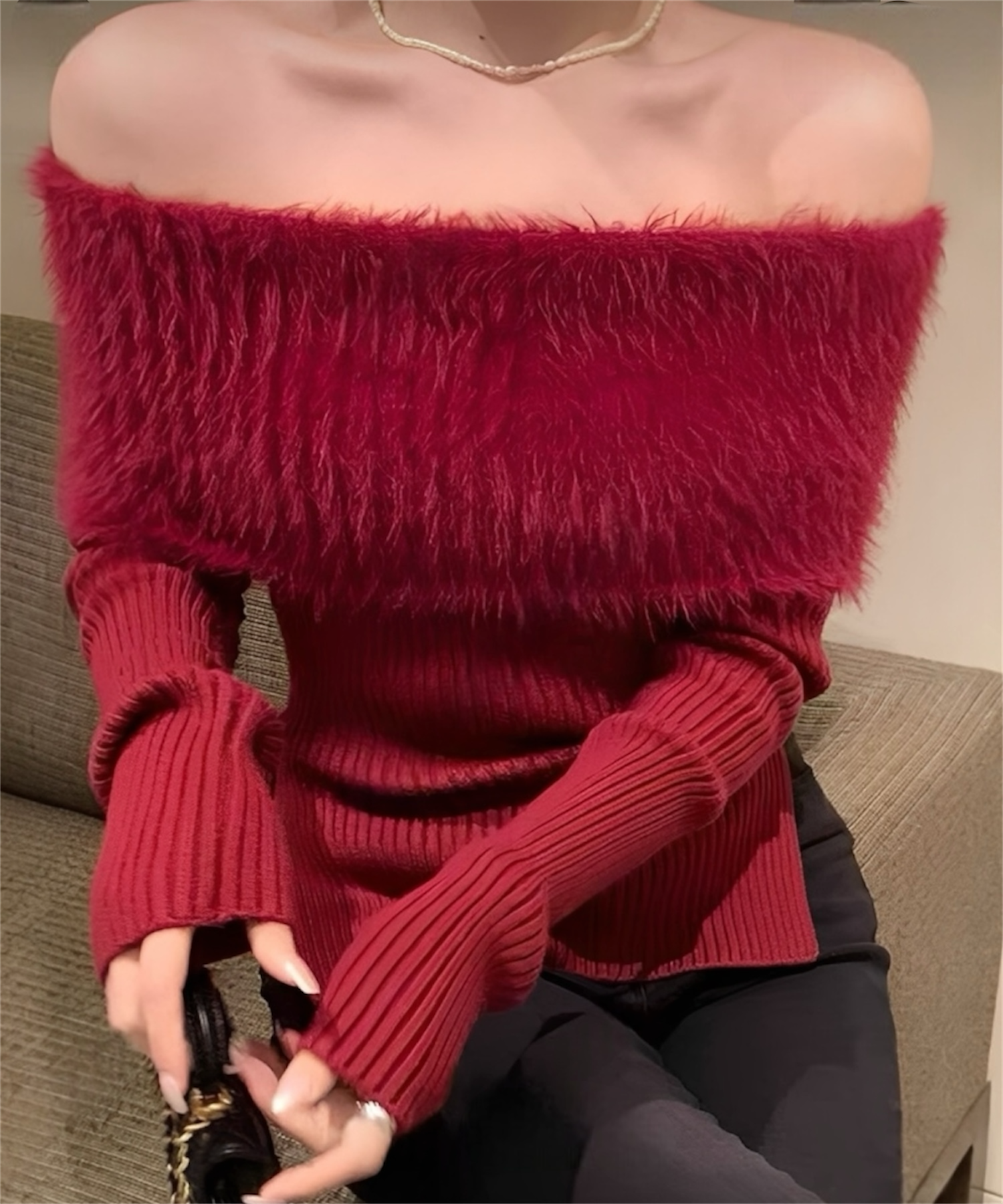 ワイドファーオフショルダートップス / Wide Fur Off-Shoulder Tops