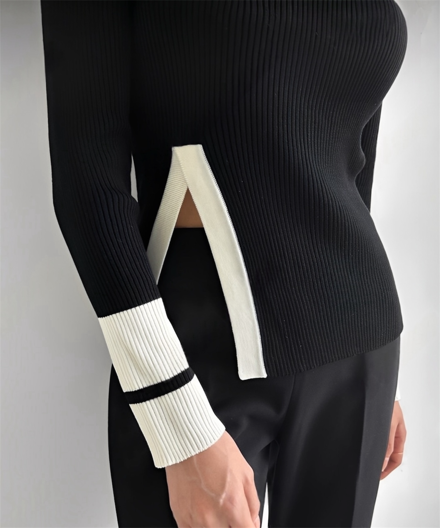 モードバイカラーハイネックトップス