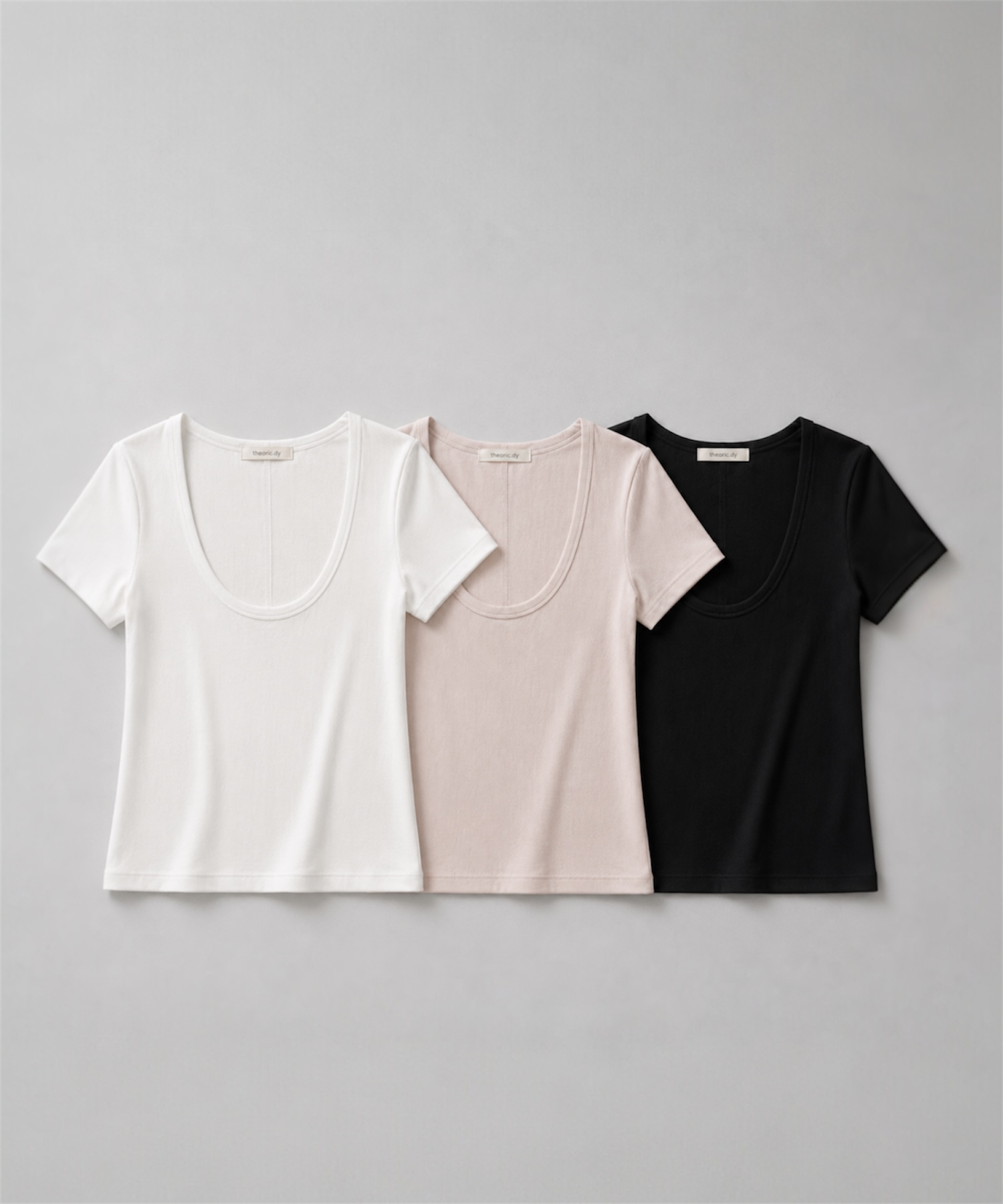 ラウンドネック フィットTシャツ ― さりげなく整う、美シルエット ―