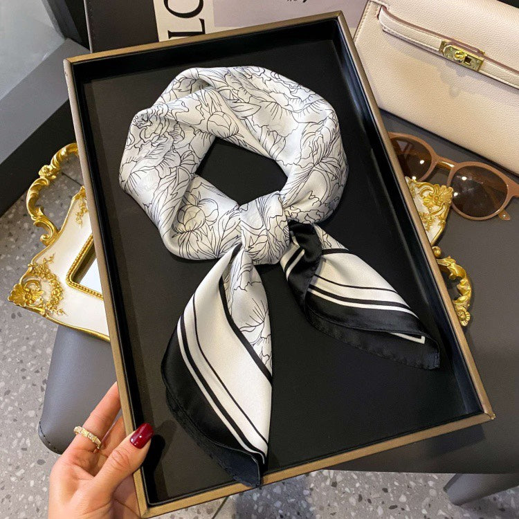 クラシックモチーフ スクエアスカーフ （ 70cm）