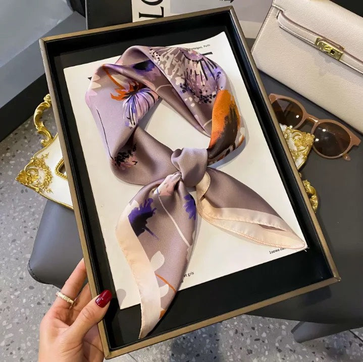 クラシックモチーフ スクエアスカーフ （ 70cm）